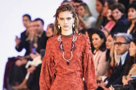 2021服装流行色趋势是什么 这3大流行色搭配衣服惊艳又时髦