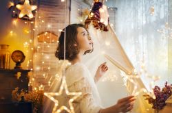 浪漫新娘发型编制 5款小清新发型做个精致新娘