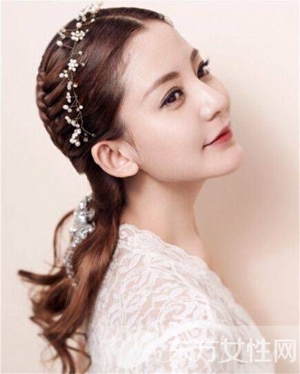 浪漫新娘发型编制 5款小清新发型做个精致新娘