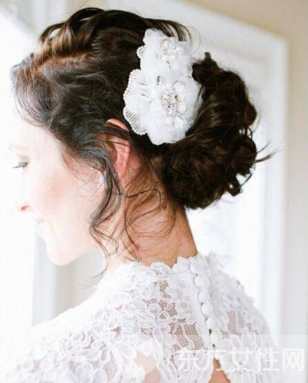浪漫新娘发型编制 5款小清新发型做个精致新娘