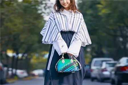 短款衬衫+开衫式衬衫叠穿