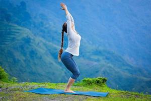 产后女性身材走形心情抑郁，瑜伽三招帮助你走出困境