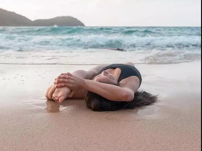 瑜伽经典拉筋体式，给你一个美丽身材：下篇.jpg