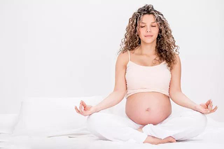 对分娩有好处的三个瑜伽动作，让生娃少受罪