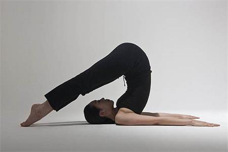 瑜伽不仅可以美体瘦身，坚持练习更会美丽年轻