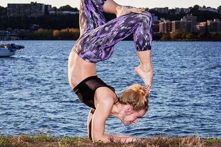 缓解肩部酸痛，瑜伽的5个体式轻松解决：上篇