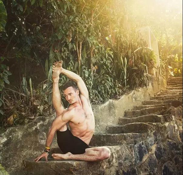 缓解肩部酸痛，瑜伽的5个体式轻松解决：下篇