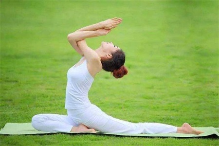 4组瑜伽动作练就明星身材，减肥瘦身瑜伽让你大换面