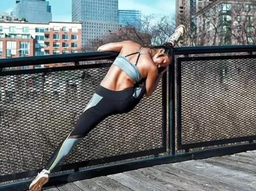 睡前拉伸五分钟，还你一个健康身形