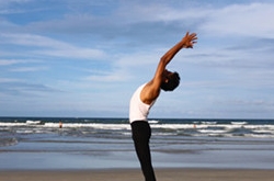 瑜伽减肥如何快速瘦小腹 瑜伽脊柱扭转式