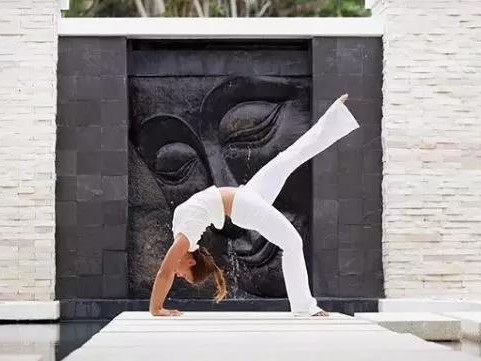 四个体式保养身心，让你的生理期不再痛苦