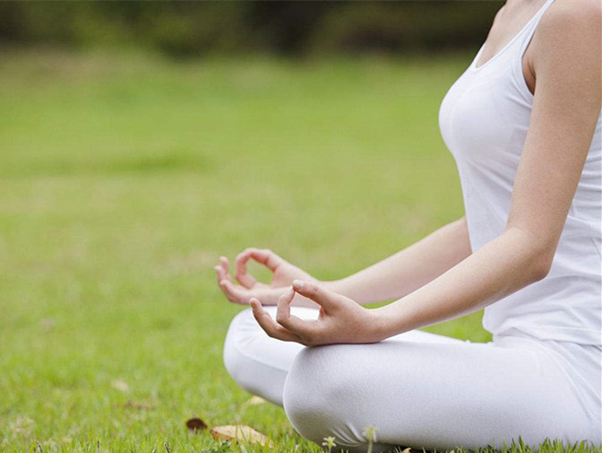 瑜伽初学，轻松盘出莲花坐