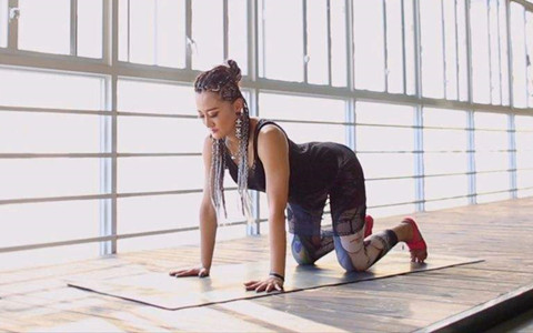 女性例假也能做瑜伽？四个体式教给你