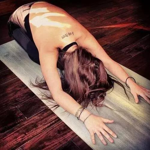 瑜伽跪式改善身体酸痛，你知道几个