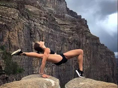 规律练习三个瑜伽体式，帮你消除皱纹变美丽