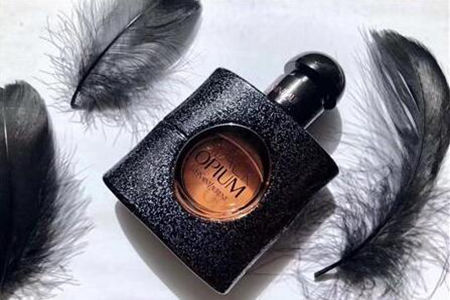 女性冬日使用这些香水，为寒冷增添一丝暖意