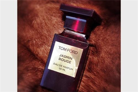 成熟女人必备香水，性感香味带来卓越气质