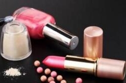 化妆需要哪些化妆品，应该如何化裸妆！