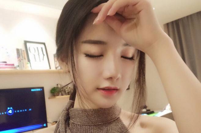 脱妆还往脸上扑粉 那你需要重新学补妆