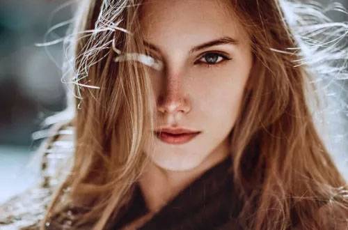 新手如何画眼线 五个技巧让你画出迷人眼线