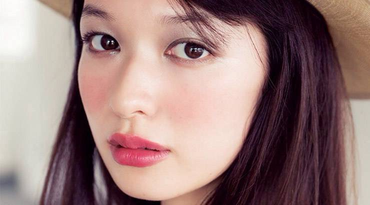 用腮红要“看脸”，五款彩妆腮红怎么用最美脸