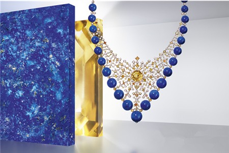 卡地亚高级珠宝奢华精致，宝石戒指闪耀女性魅力