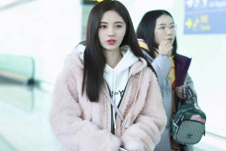 冬季最流行的时尚单品是什么 超洋气的羊羔毛外套寒冬的正确打开方式