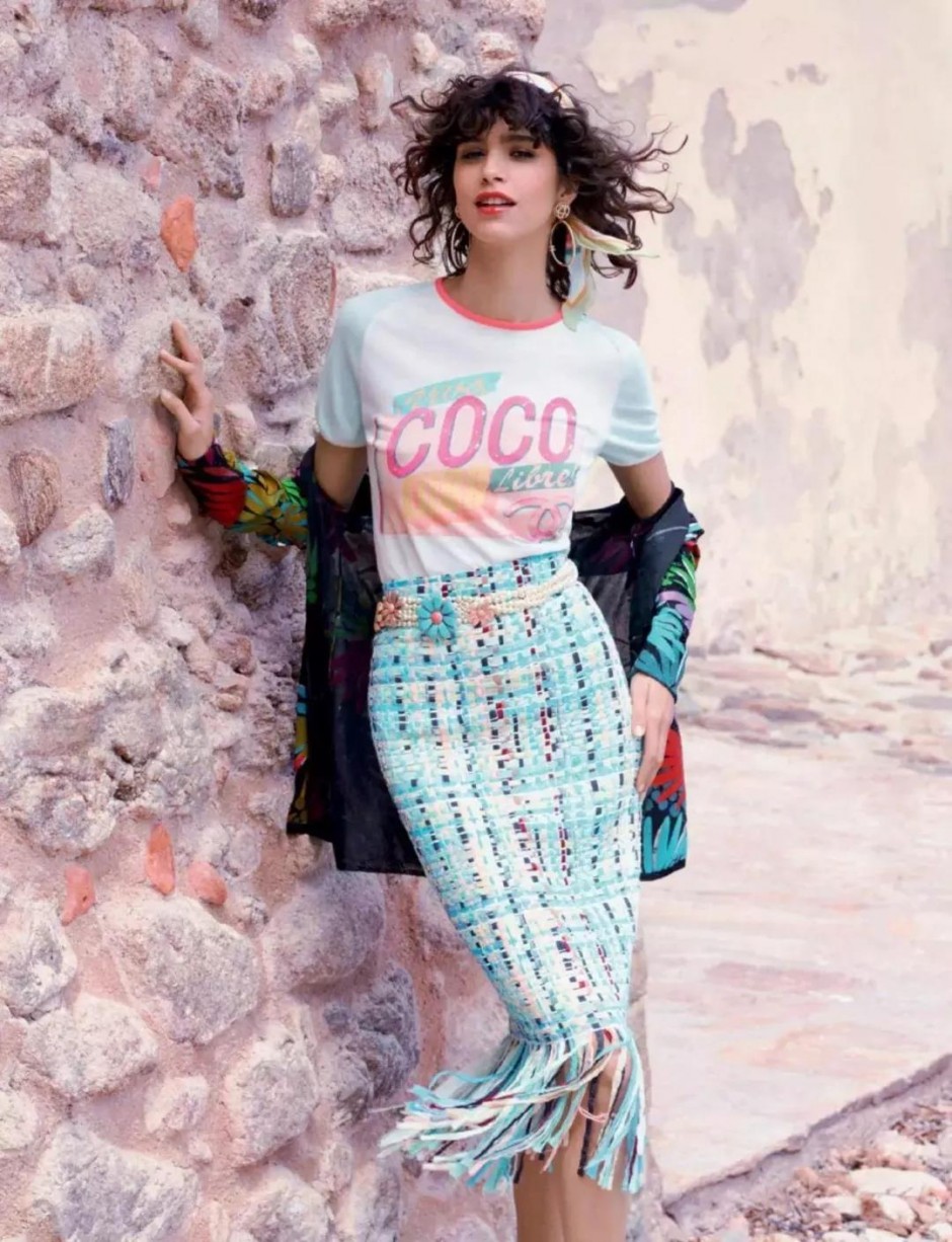 T恤太普通？搭配这些裙子温柔随性