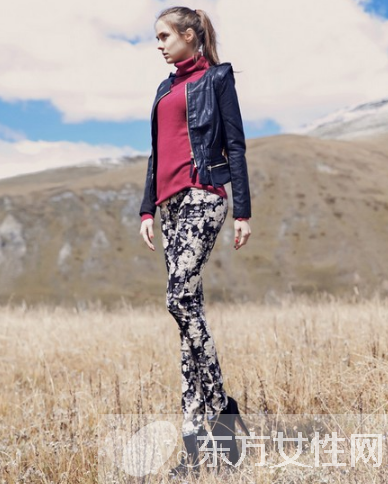 印花长裤怎么搭配 时尚街头不可回避的热潮