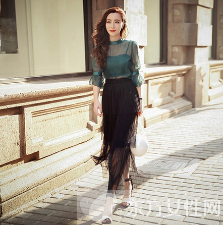 蓬蓬裙搭配什么上衣 长肉&腿型差有它都不怕