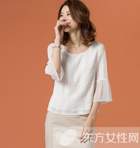 潮流服装搭配示范 盛夏喇叭袖成为霸屏神器