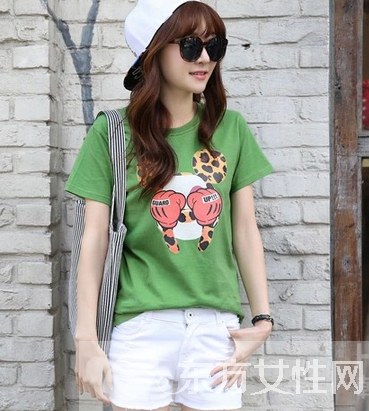 卡通t恤减龄搭配 童心未泯是值得骄傲的事情