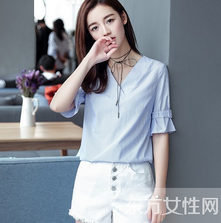 服饰潮流前线 妩媚夏色就爱这一抹浅淡的蓝