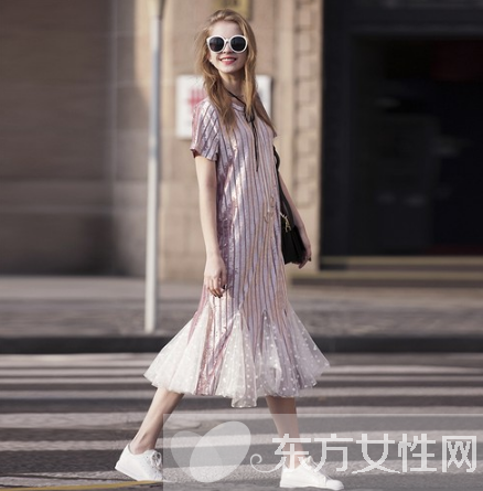 条纹长裙怎么搭配 平淡or时髦条纹照单全收