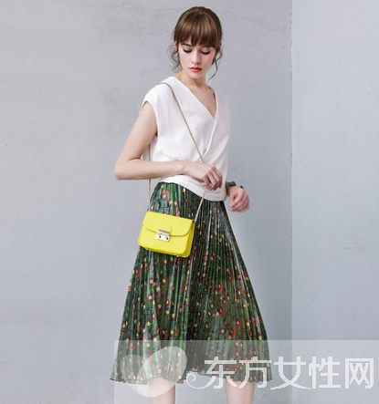 街拍白衬衫美女 穿不一样的白衬衫美足整个夏天