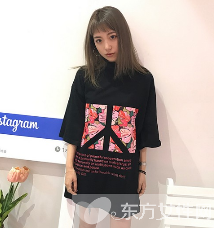 短袖T恤怎么穿才时尚 随性自在以不变应万变