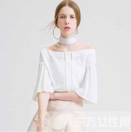 时尚女郎穿衣打扮 细节小衫玩出更多新花样