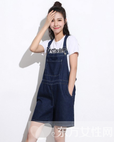 牛仔背带裤让时髦有着落 重返十八岁告诉你很Easy