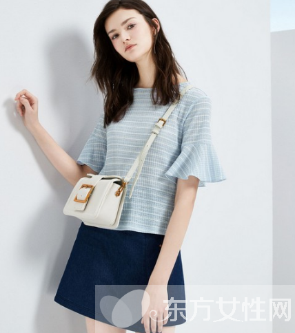 短袖T恤怎么穿才时尚 随性自在以不变应万变