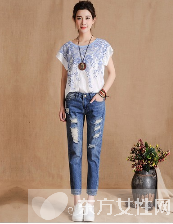 破洞牛仔裤怎么搭配 6种方式让你完美驾驭