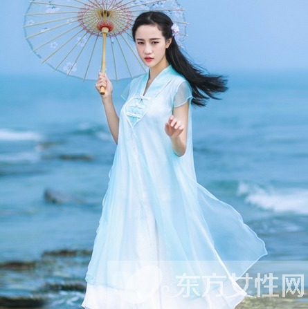 服饰潮流前线 妩媚夏色就爱这一抹浅淡的蓝