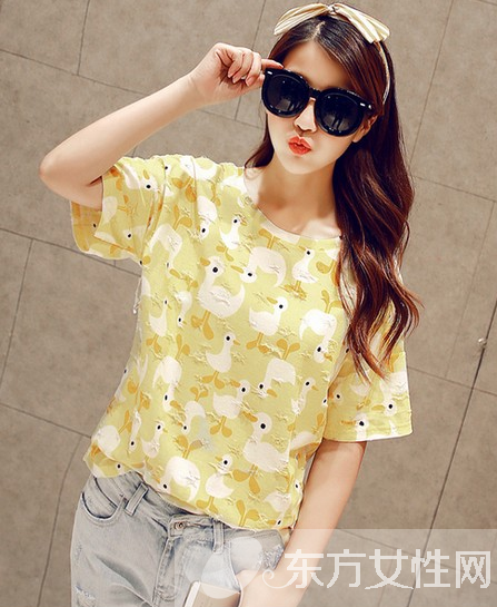 涂鸦t恤个性穿搭 行走的表情包闪亮登场啦