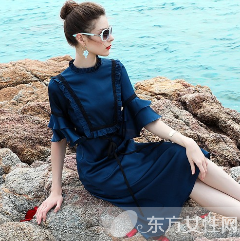 潮流服装搭配示范 盛夏喇叭袖成为霸屏神器