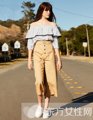 荷叶边上衣怎么搭配 驾驭低难度美出新高度