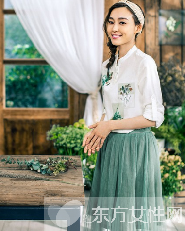 雪纺半身裙搭出迷人好身材 给你更多的变化空间