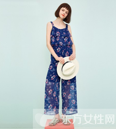 印花吊带裙清凉来袭 打造夏日最亮风景