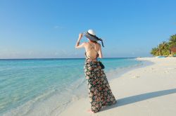 及踝长裙怎么穿好看 裙摆够长才是时髦正道