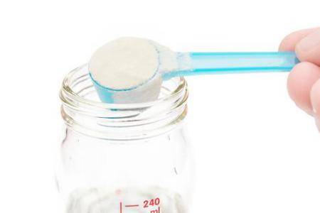 育儿知识：婴儿不吃奶瓶原因是这个 婴儿不喝奶瓶怎么办的2个妙招