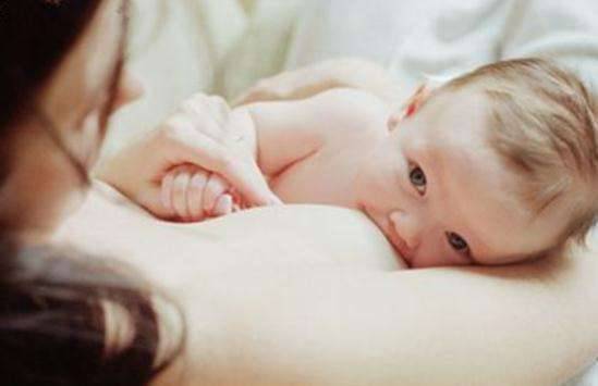 如何帮助宝宝戒掉夜奶？