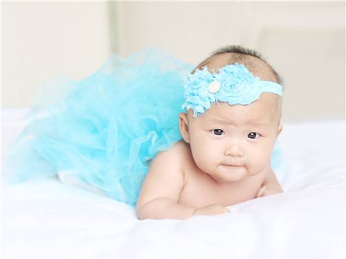 女儿控奶爸的必备技能：给宝宝冲奶粉